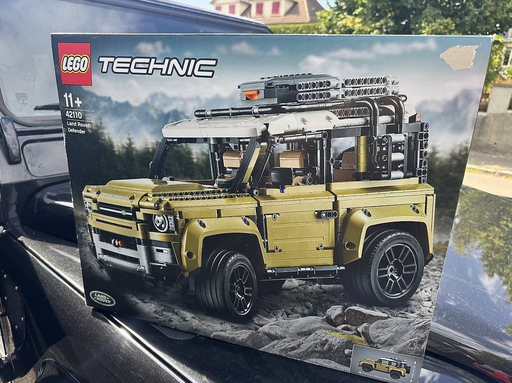 Baukästen: LEGO Landrover Defender neu! – Gebraucht aus Muri b. Bern von MVW