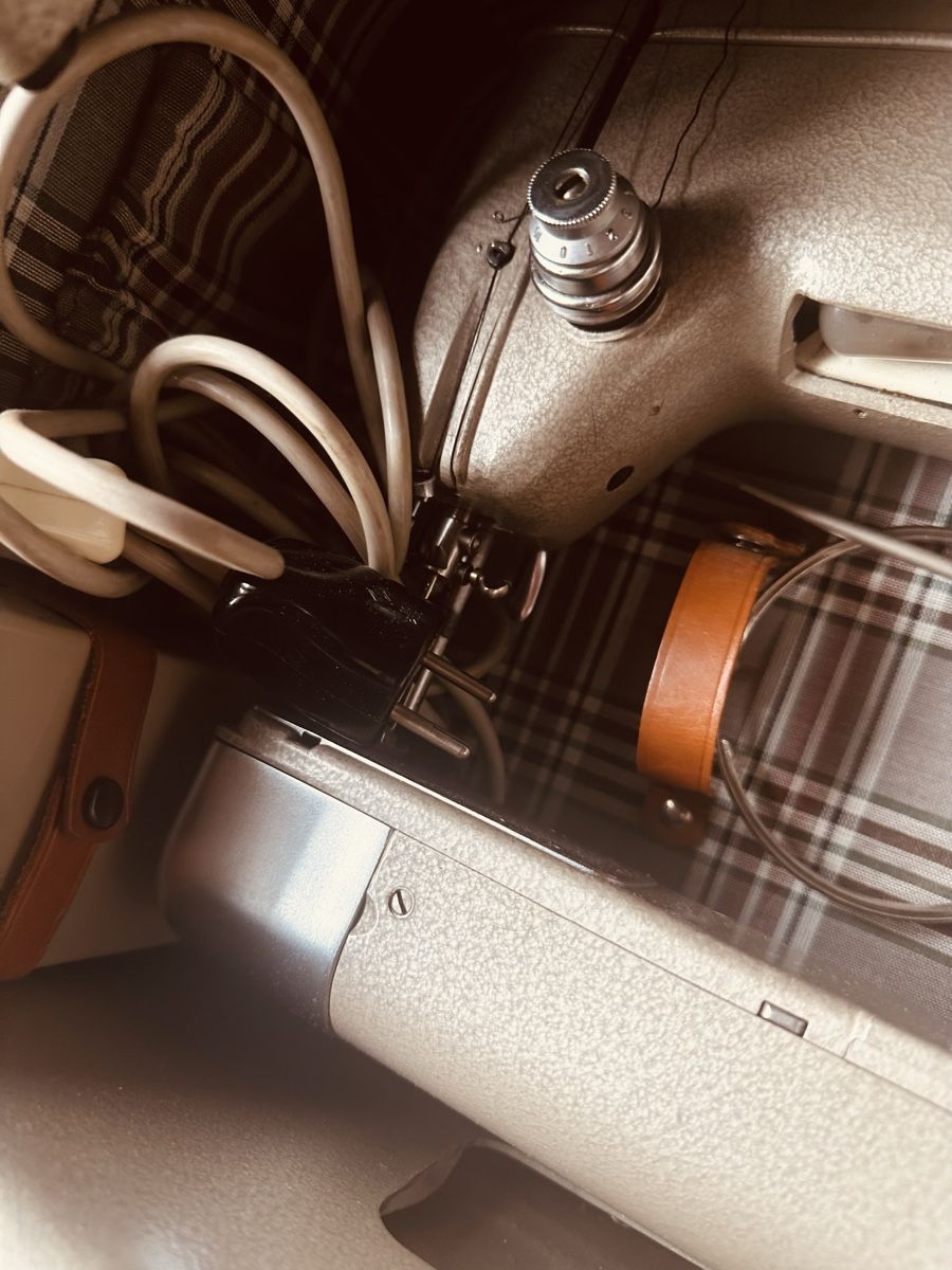 Pfaff Macchine da cucire: PFAFF 332 machine à coudre vintage  – Usato da Fribourg venduto da arkina_777 2