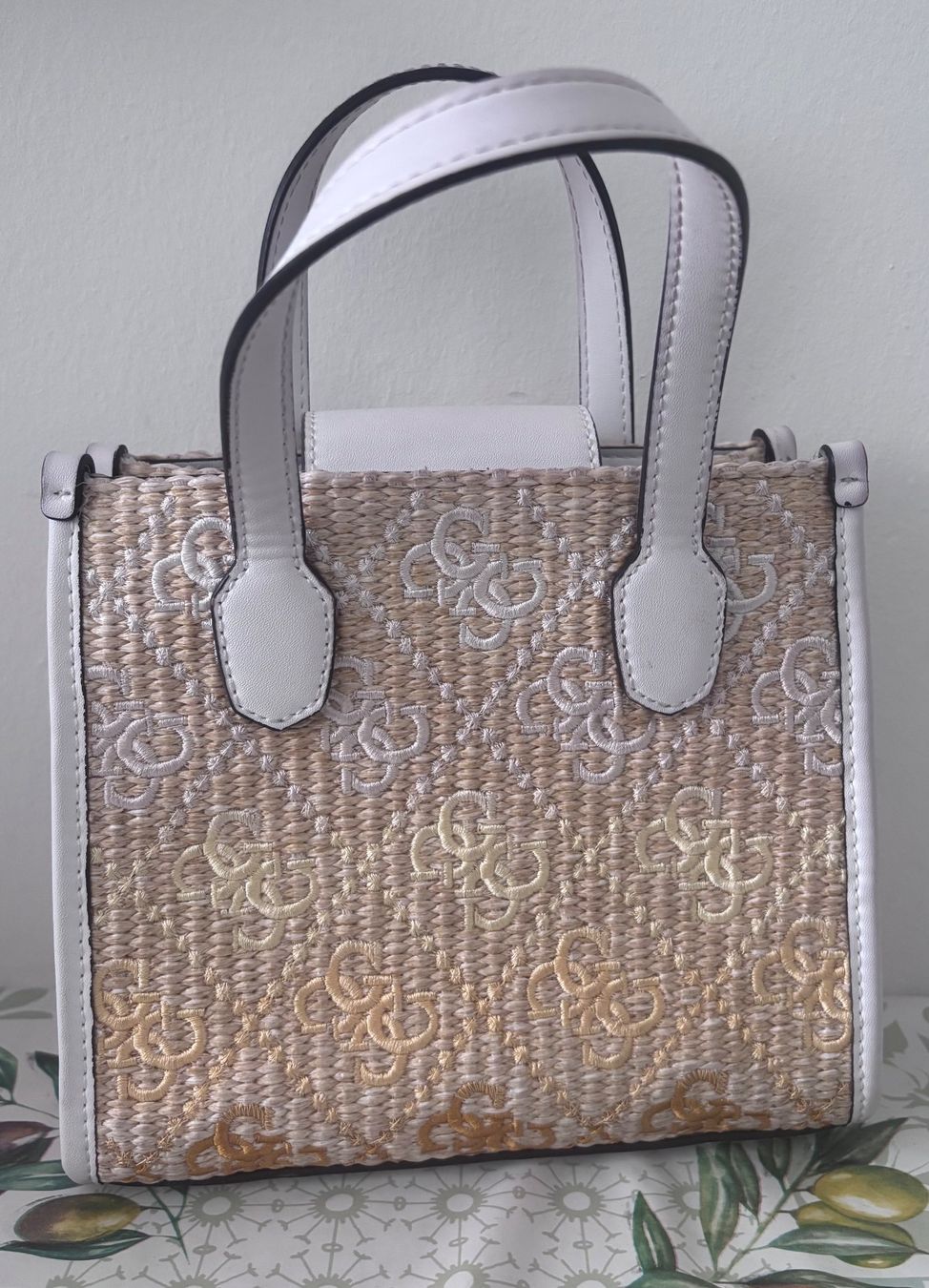 Guess Sacs femmes: Guess Tasche – D'occasion à Basel par dav_5qdt 1