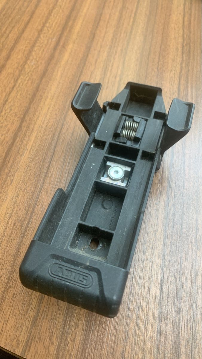 Abus Pièces détachées: Abus bicycle lock bracket mount black used – D'occasion à Dornach par mat_f9z5