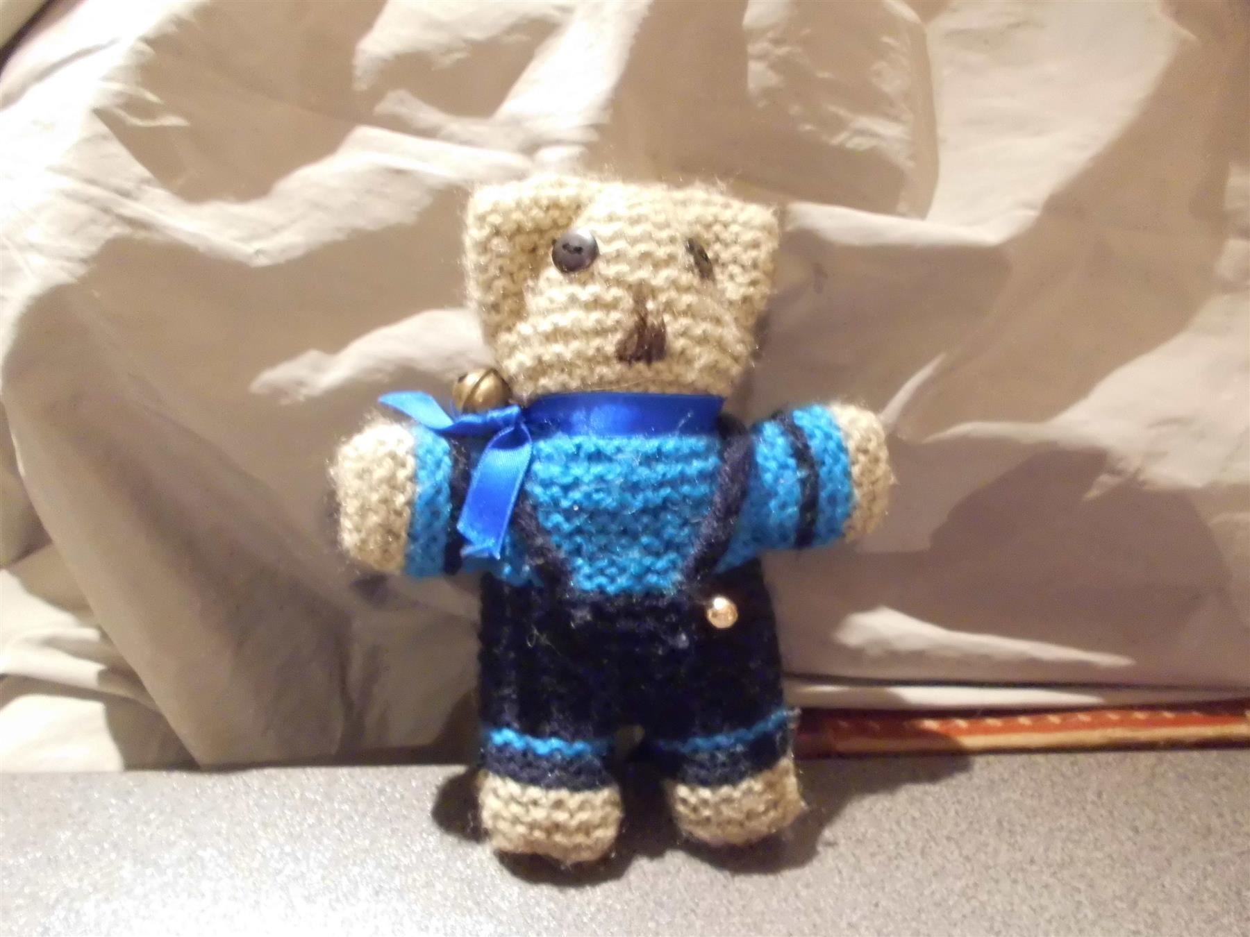 Spielzeuge: Teddy Bär, grau/blau gestrickt – Gebraucht aus Zürich von abraxas1291