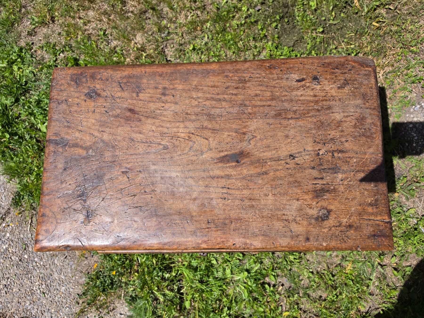 Tavoli: Petite table antique en noyer massif – Usato da Haute-Nendaz venduto da Bart84 1