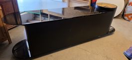 Schwarzer Design Bar-Schrank mit Schubladen. Gebrauchspuren