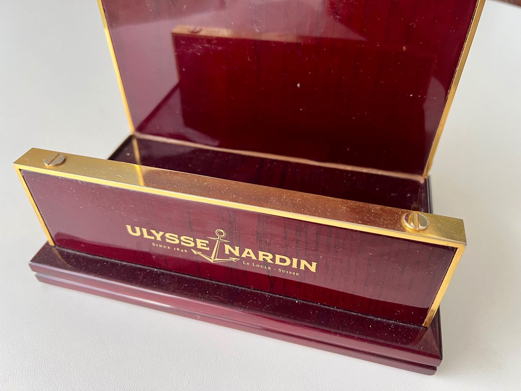 Ulysse Nardin Orologi: ULYSSE NARDIN original precious wood & brass document holder – Usato da Mont-sur-Lausanne venduto da vmi_ym5l
