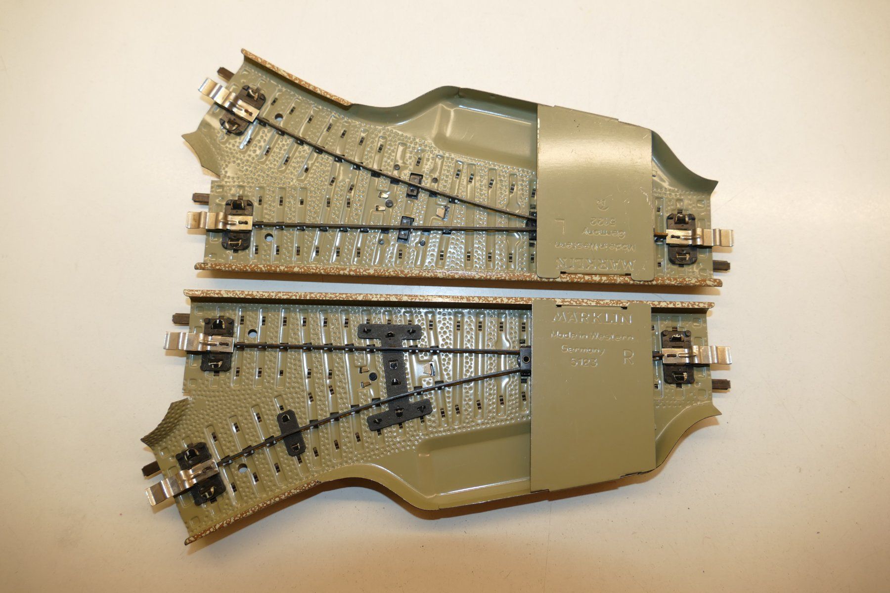 Märklin Modellini di ferrovie: Märklin H0: M-Gleis Handweichenpaar 2 – Usato da Niederhasli venduto da rail-duerst 2