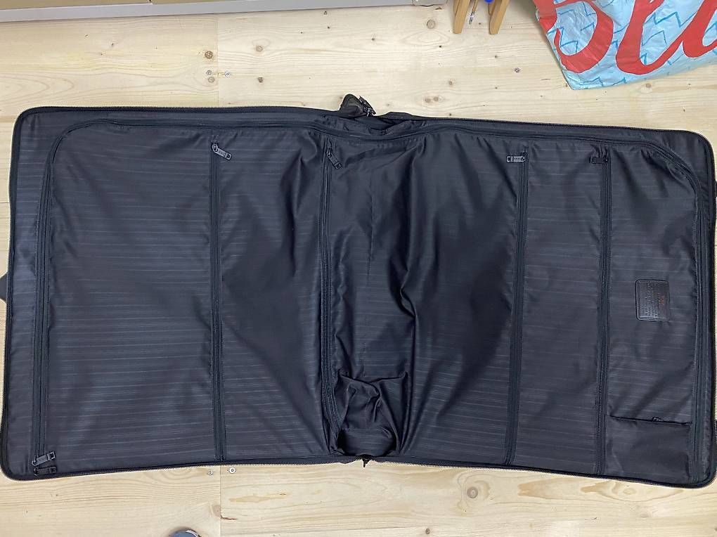 Tumi Valigie: Tumi Alpha 2 Kleidersack auf Rollen – Usato da Vitznau venduto da BCHU 4