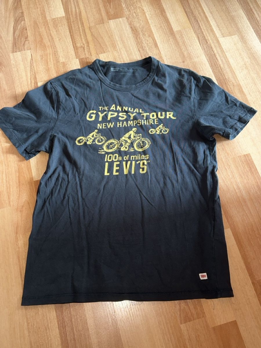 Levi's T-shirt: Levi's T-Shirt Gr. M einf. Brustweite 49cm – Usato da St.Gallen venduto da maierm01