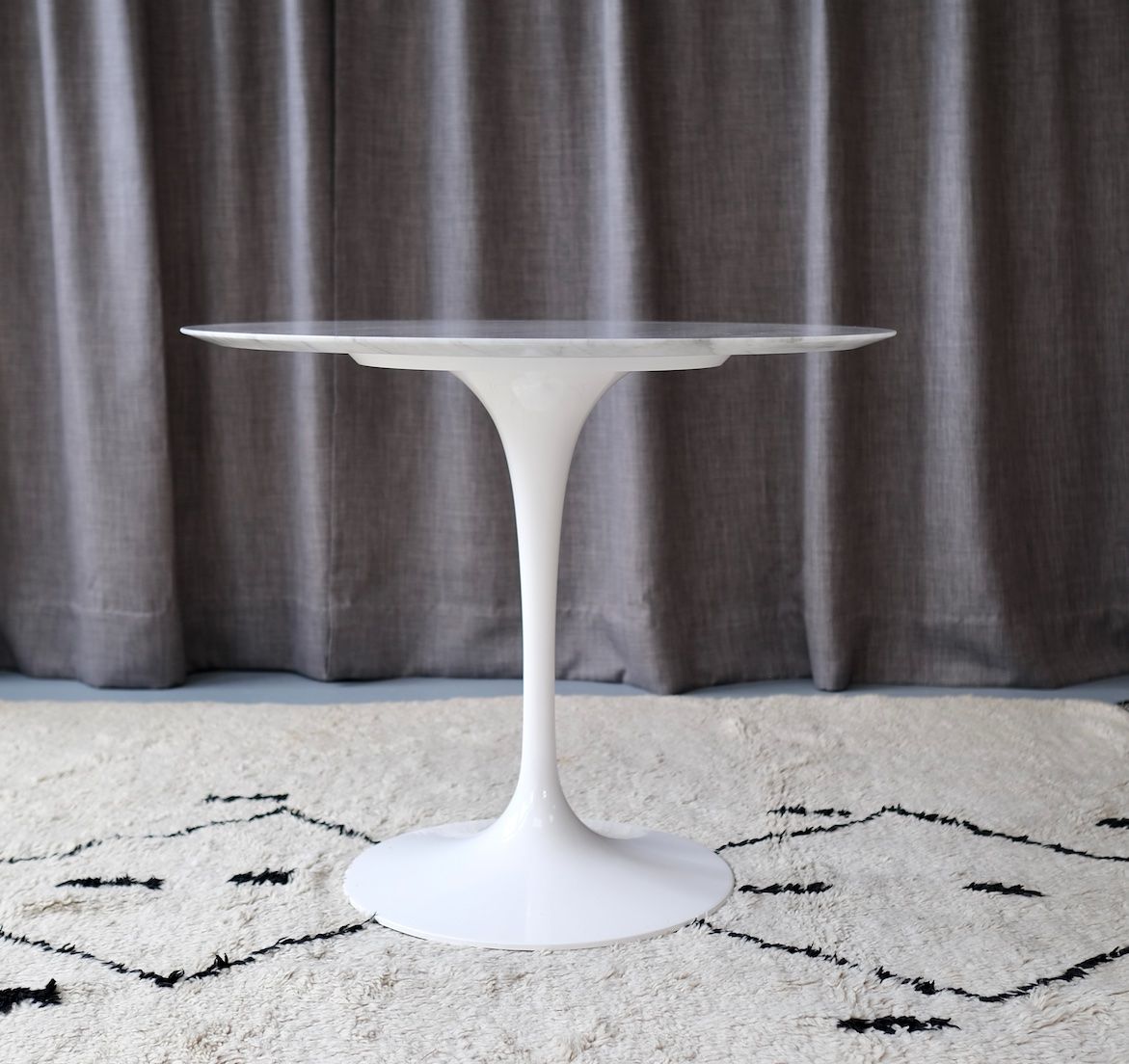 Tische: Tulpentisch Carrara Marmor / Eero Saarinen style – Gebraucht aus Bern von Zmodern_CON 2