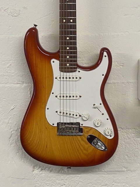 Strumenti musicali: Fender Stratocaster American Standard USA sunburst 2012 – Usato da Arlesheim venduto da rookie02