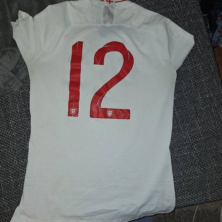 Leibchen & Hosen: Originales England Trikot in Grösse M – Gebraucht aus Rapperswil SG von Gooal 1