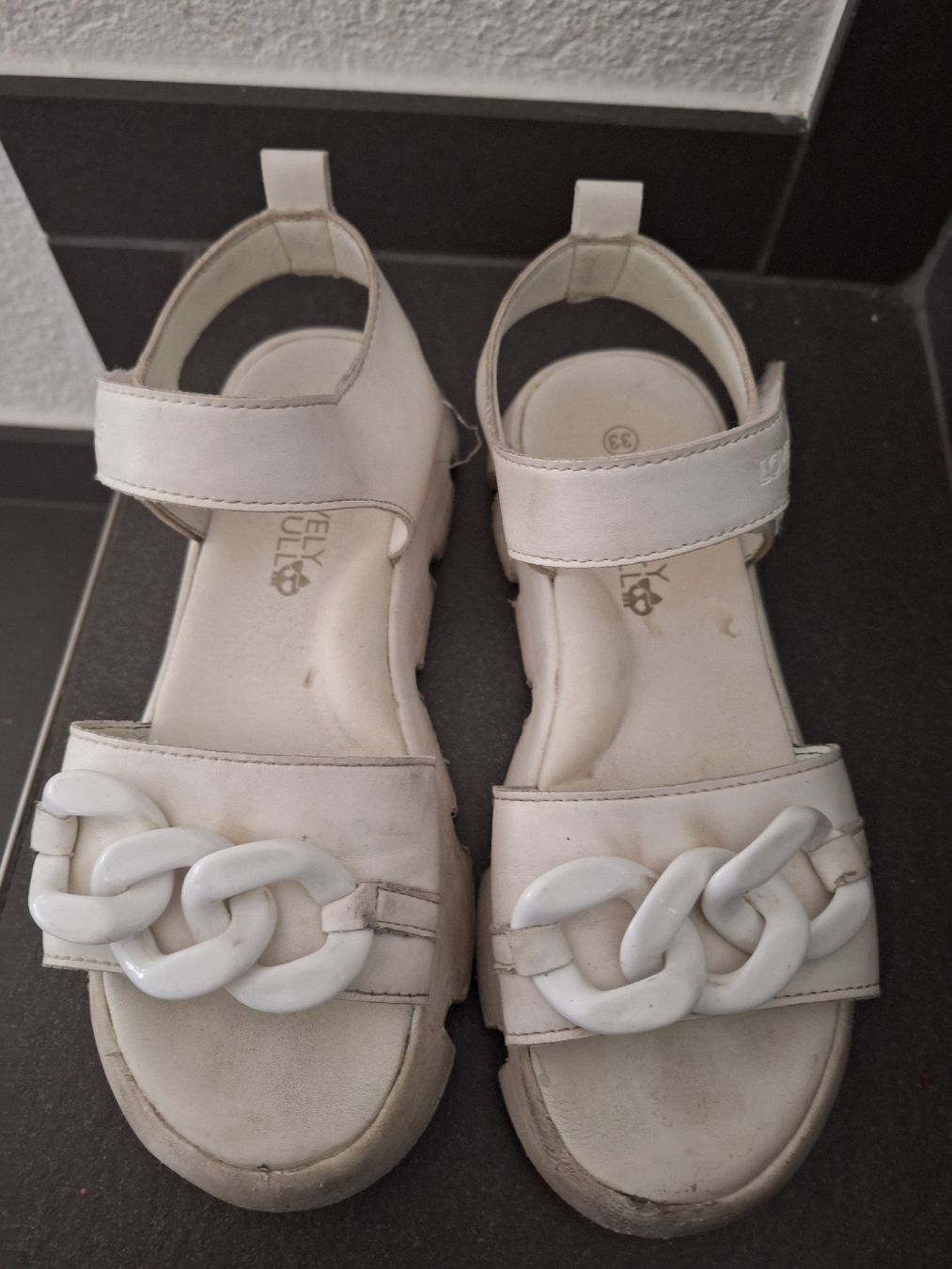 Scarpe per ragazze: Weisse Mädchen Sandalen Gr. 33  – Usato da Brittnau venduto da Norge77 1