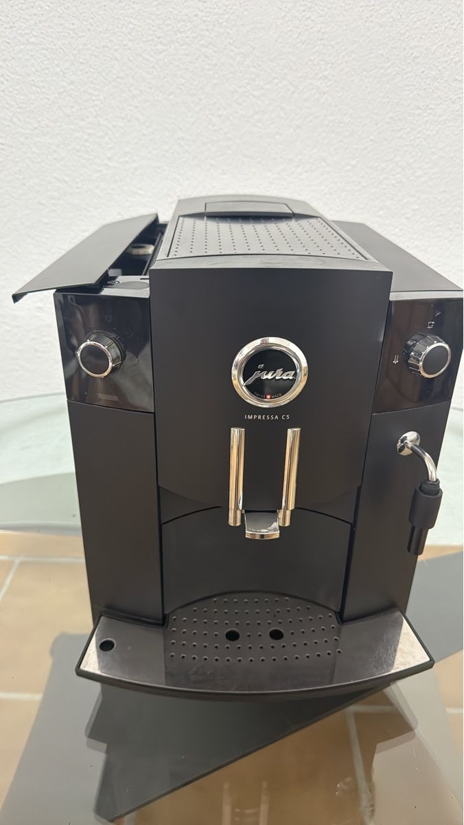 Kaffeemaschinen & Espressomaschinen: Machine à café Jura Impressa C5 - Préparation facile! – Gebraucht aus Soyhières von Jura22