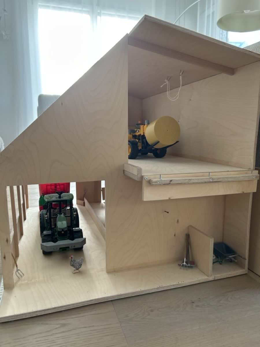 Giocattoli: Holz Stall – Usato da Ebertswil venduto da bru3 1