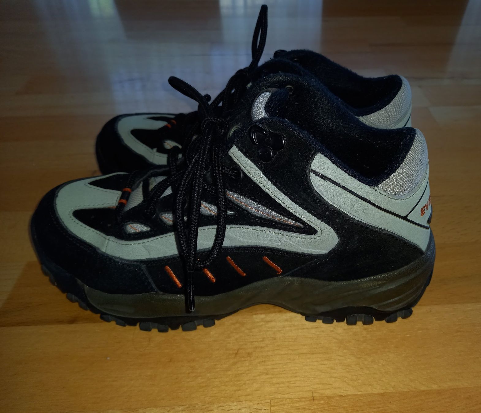 Everest Damenschuhe: Trekkingschuhe Everest, Damen Gr. 36 – Gebraucht aus St. Silvester von Fabelliii