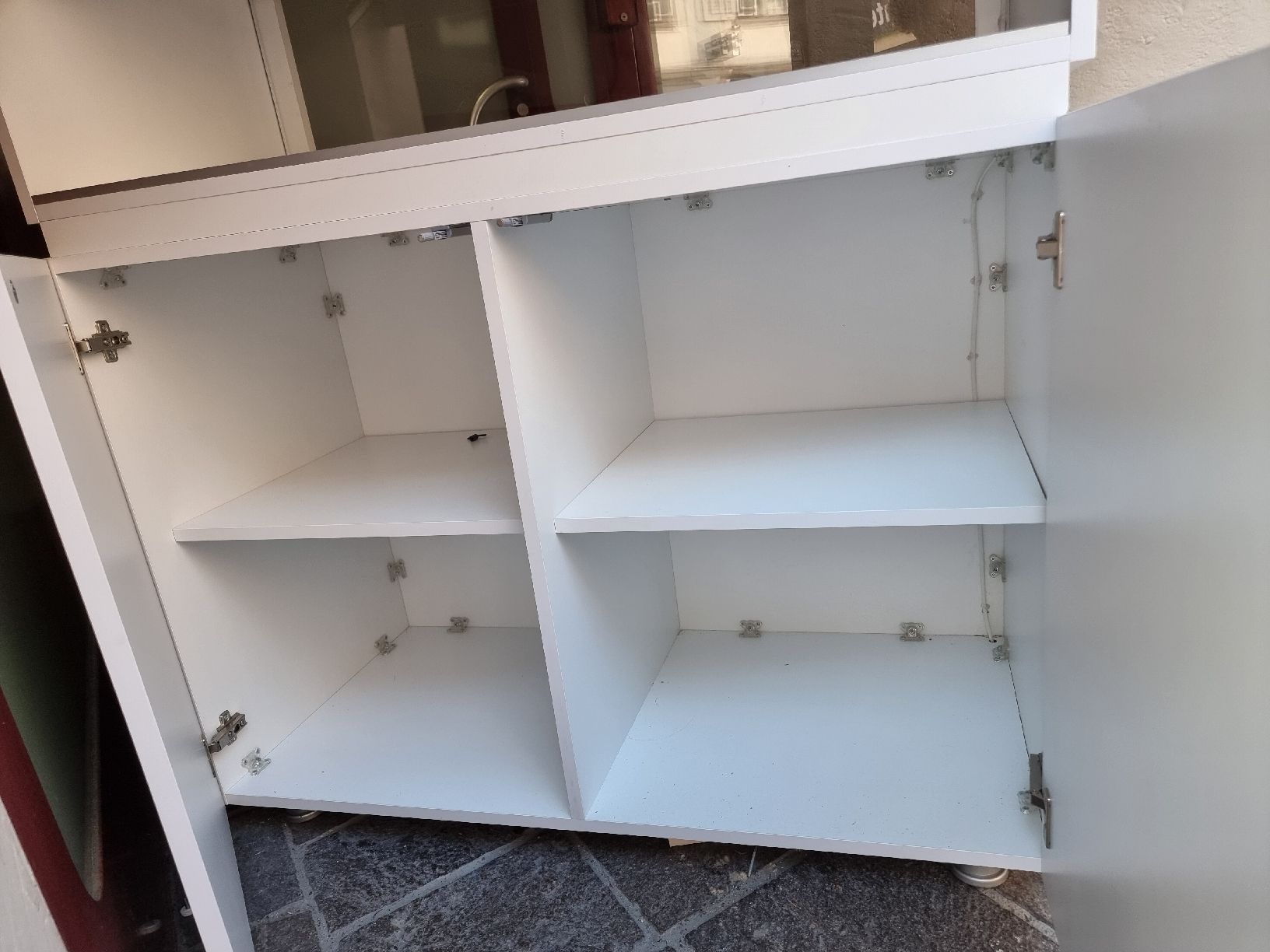 Vitrinen: Vitrine weiss mit LED Beleuchtung – Gebraucht aus Hettlingen von osm_t6zs 1