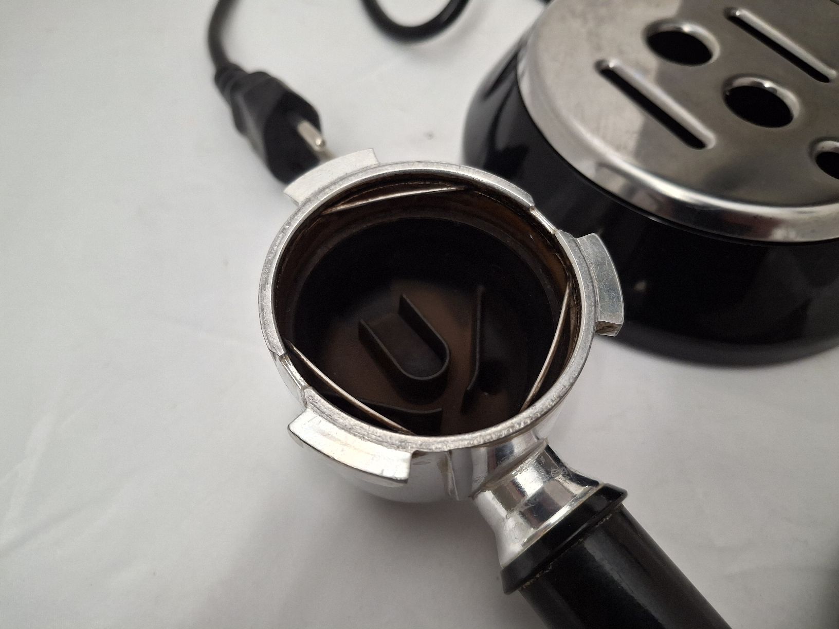 De'Longhi Kaffeemaschinen & Espressomaschinen: DeLonghi EC680.M Espressomaschine Edelstahl – Gebraucht aus Fislisbach von HurtiBrocki 5