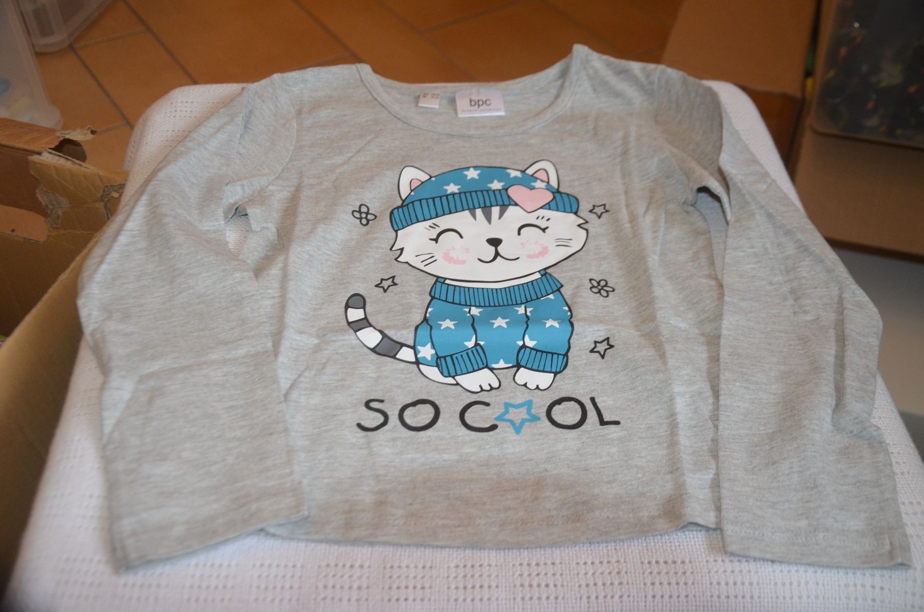 Maglioni & Felpe: TAILLE 116-122 - SWEATSHIRT NEU – Nuovo e nell'imballaggio originale da Chiasso venduto da Dolly015