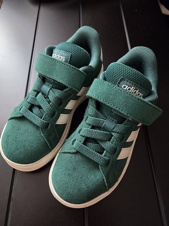 Scarpe per ragazzi: Adidas Schuhe / Kinder  – Usato da Urdorf venduto da ELVE_S