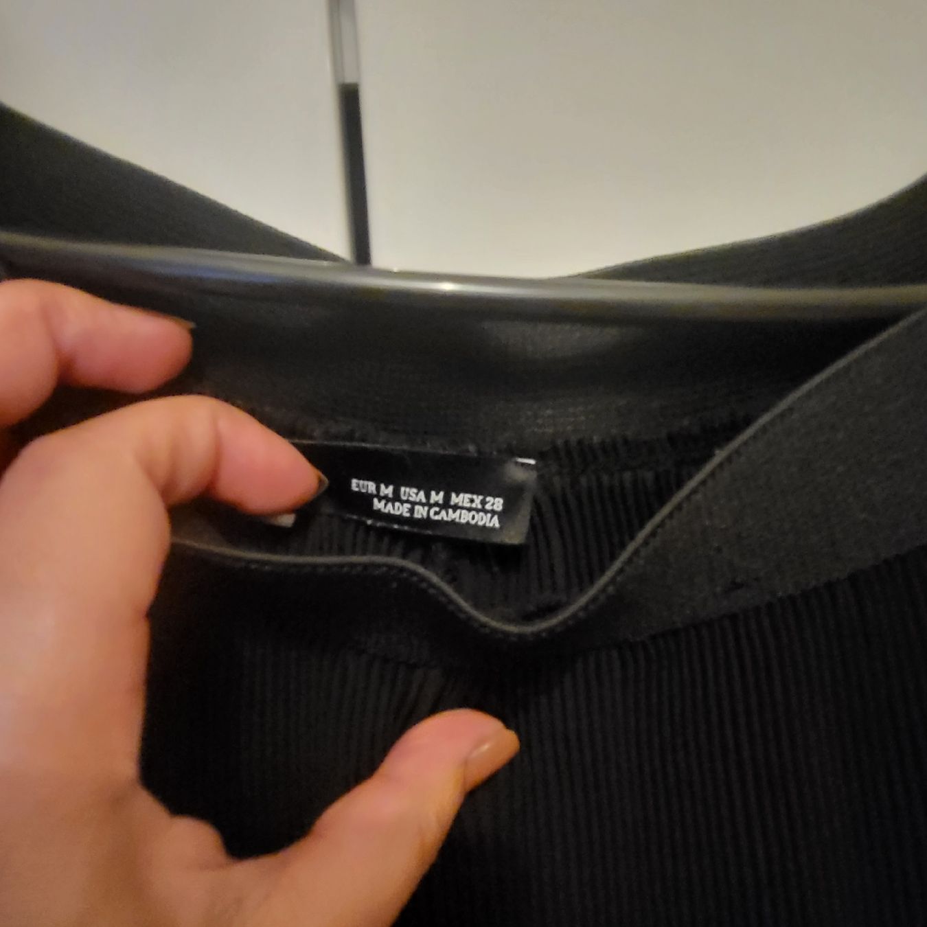 Zara Pantaloni: Schwarze Culottes von Zara, Größe M. – Usato da Kriens venduto da cna_56xl 2