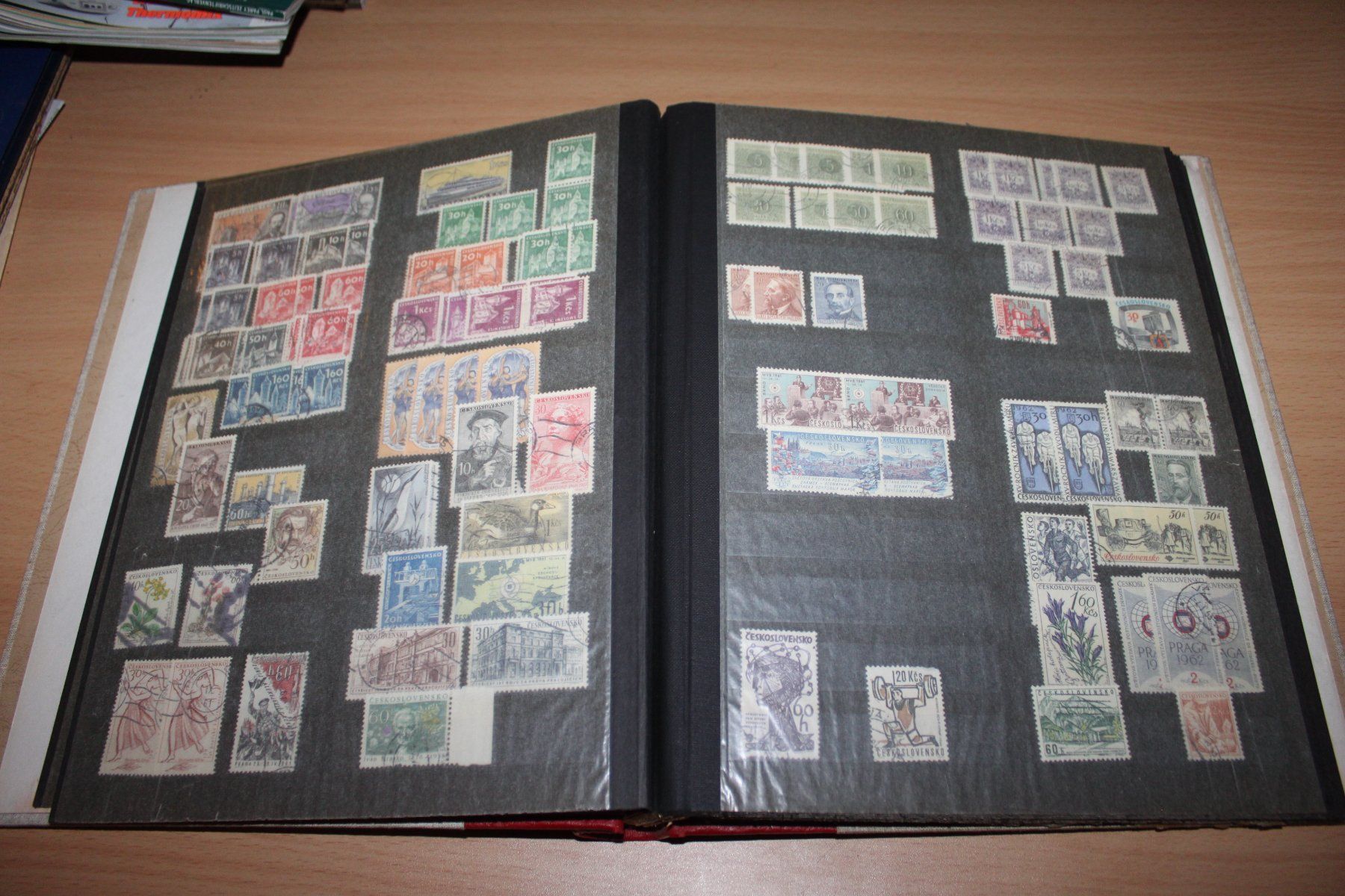 Tutti i francobolli: Tschechoslowakei/CSSR - Album mit hunderten Marken ca. 1918- – Usato da Kaden venduto da Buchantiquariat 2