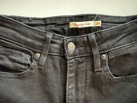 Levis Jeans 721 Skinny - Grösse 25