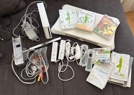 Nintendo Wii mit Wii Fit Balance Board und Spielen