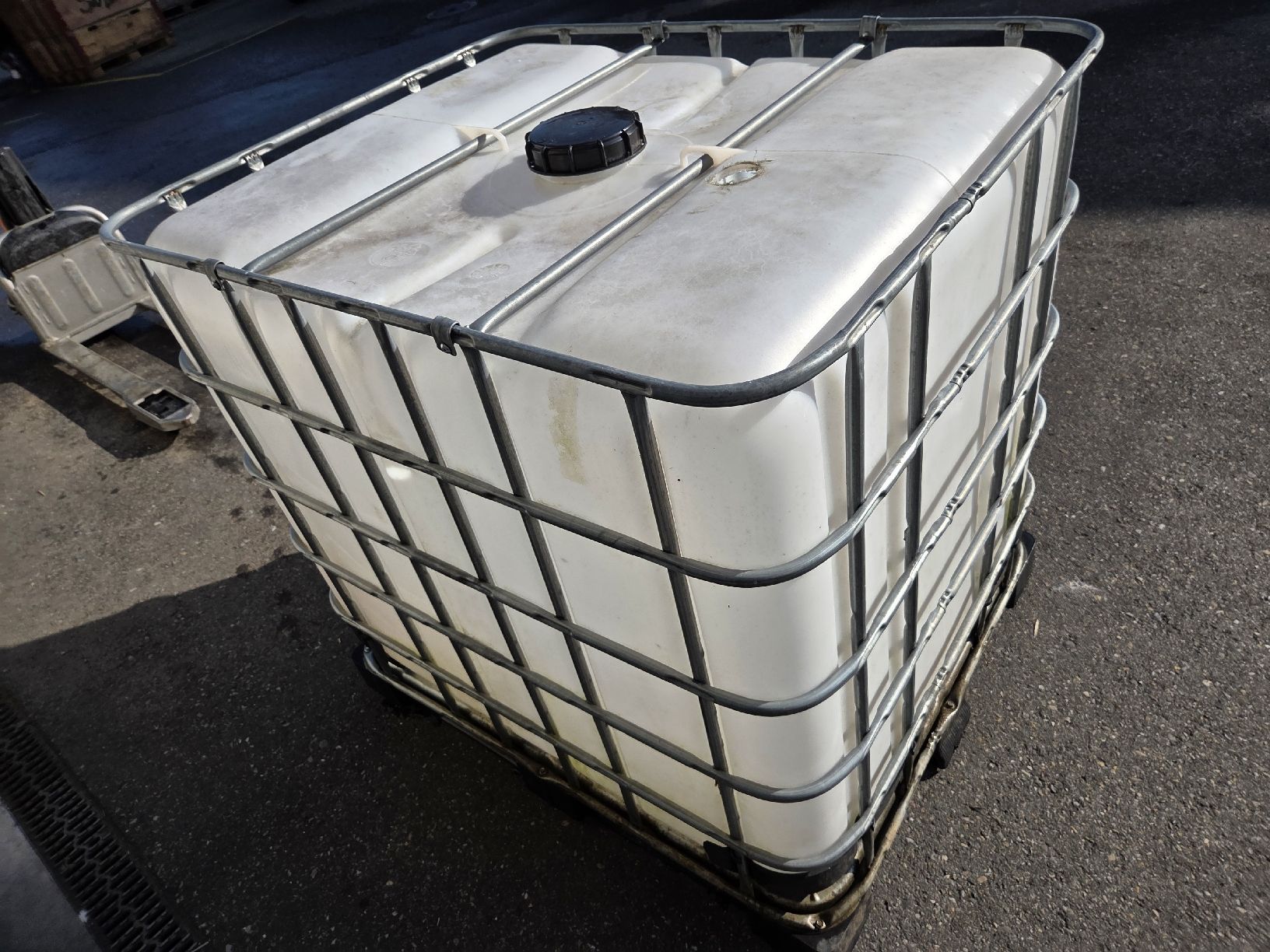 Abreuvoirs & Auges: IBC Container 1000L - Wassertank – D'occasion à Oberhasli par General-Dealer 2