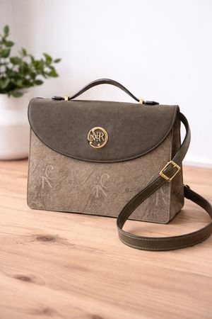 Sac original Nina Ricci, couleur olive. Super état!🌸