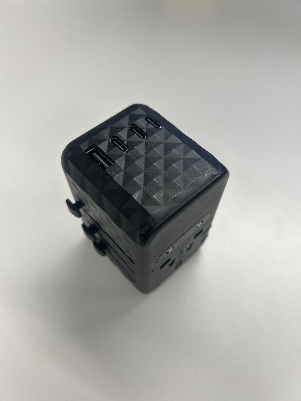 Lecteurs & Adaptateurs: Reiseadapter Threekey Universal schwarz gebraucht – D'occasion à Luzern par lupol_Verwertungen 5