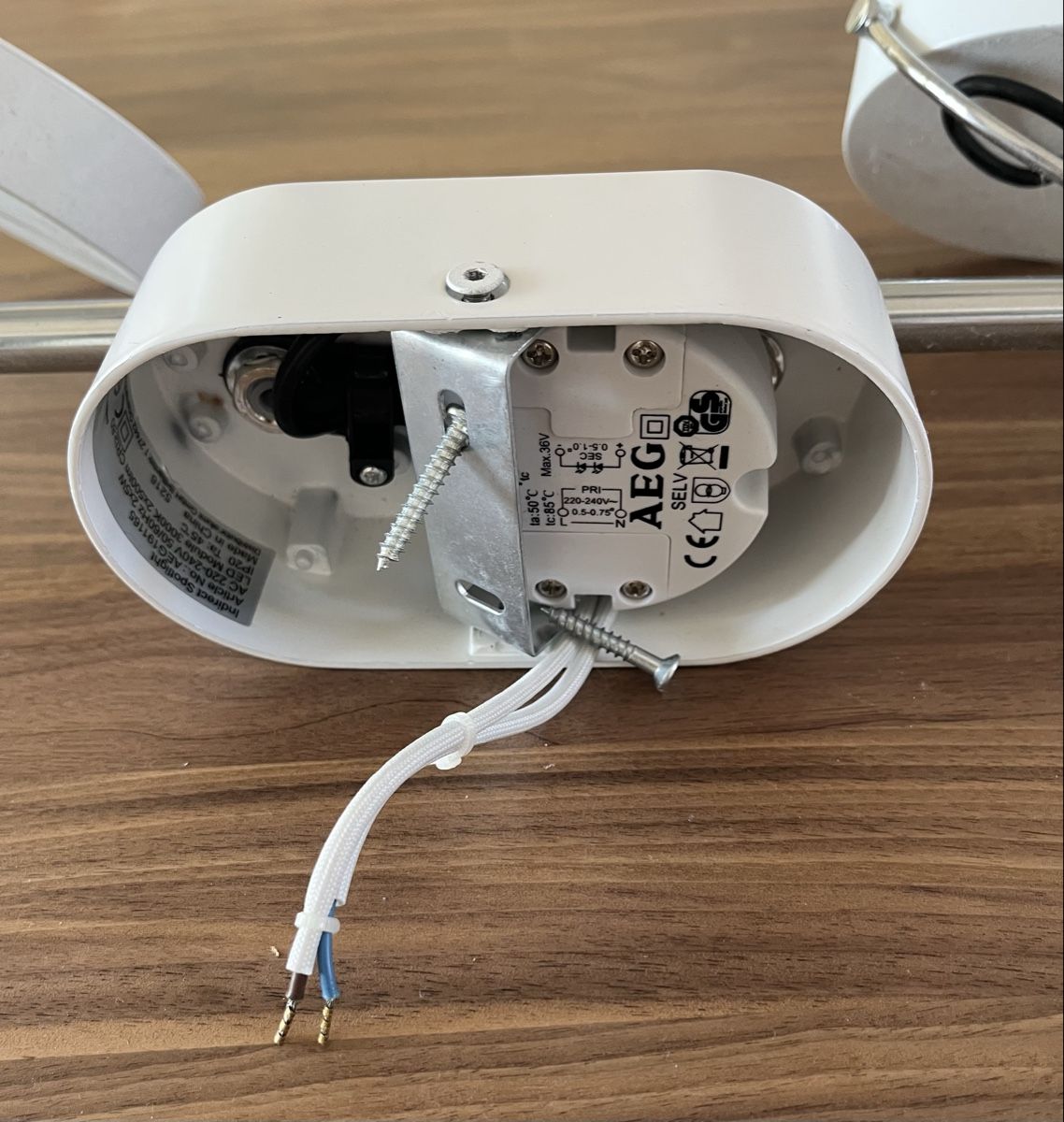 Lustres & lampes de plafonds: Deckenleuchte Weiss Metall LED 2 Spots – D'occasion à Wohlen AG par l_a_6snl 1
