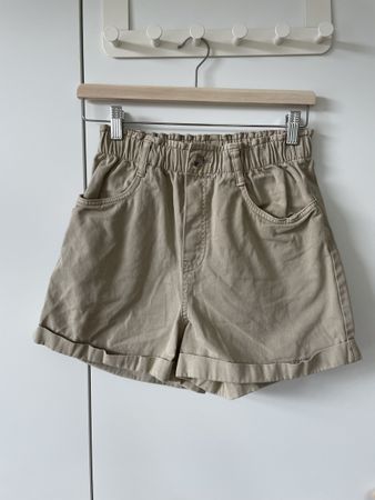 H&M High-Waist Shorts Beige – Gr. XS – Top Zustand