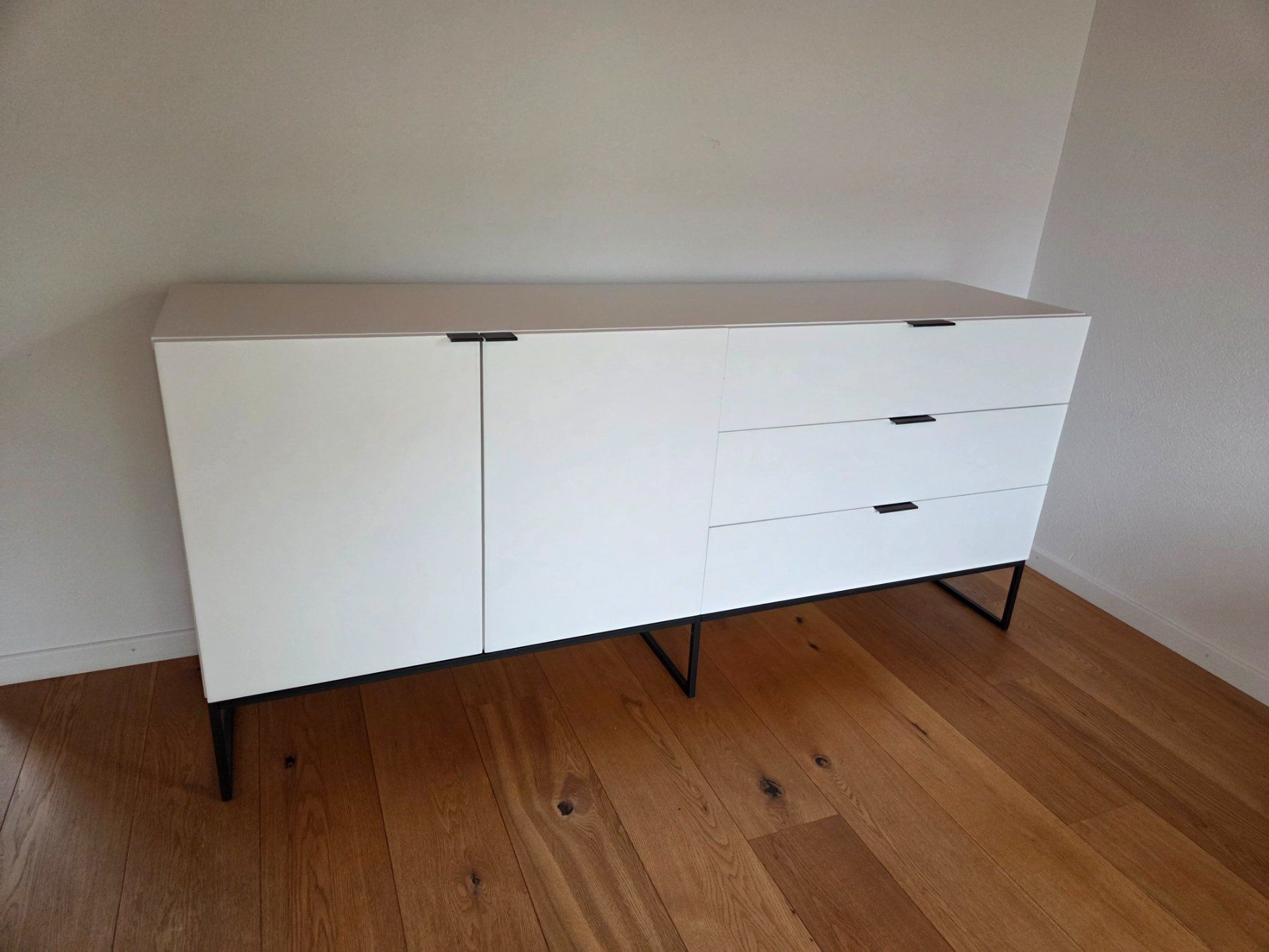 Cassettiere: Weisses Sideboard – Usato da Ossingen venduto da Combeferre