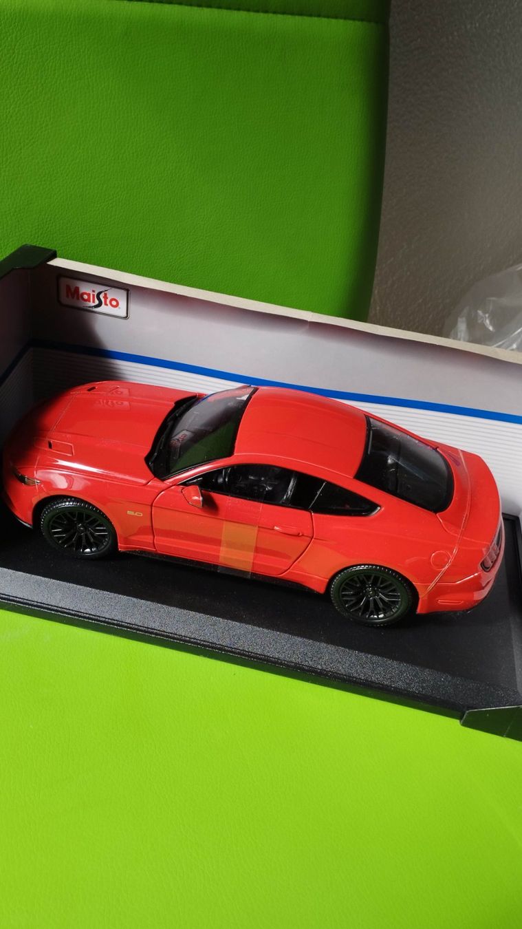 Ford Modellautos: 2015 Ford Mustang (GT 5.0) – Neu und originalverpackt aus Chur von oriori