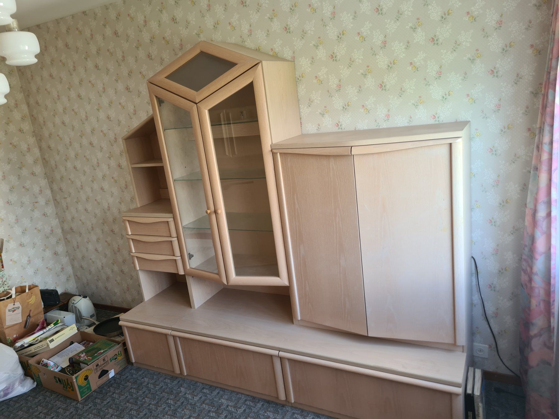 Vitrinen: Grand buffet vintage avec vitrine et rangement – Gebraucht aus Monthey von 187-zeroo 1
