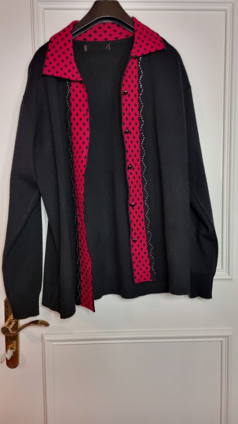 Vestes: Vintage Schwarze Strickjacke mit rotem Einsatz Gr. 42 – D'occasion à Wald ZH par CapLux 2