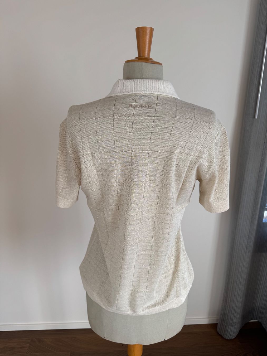 Bogner Magliette Polo: Bogner Kurzarm-Poloshirt mit Glanzfäden, Grösse 36 – Nuovo (secondo la descrizione) da Frauenfeld venduto da trouvaille_8500 2