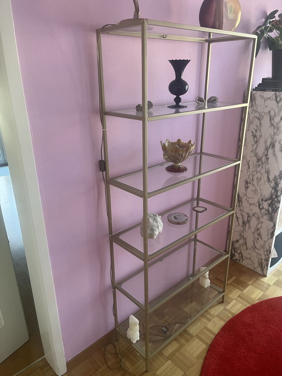 Regale: Modernes Regal mit Glasböden, goldfarbenes Gestell. – Gebraucht aus Bern von tiz_rwr6 1