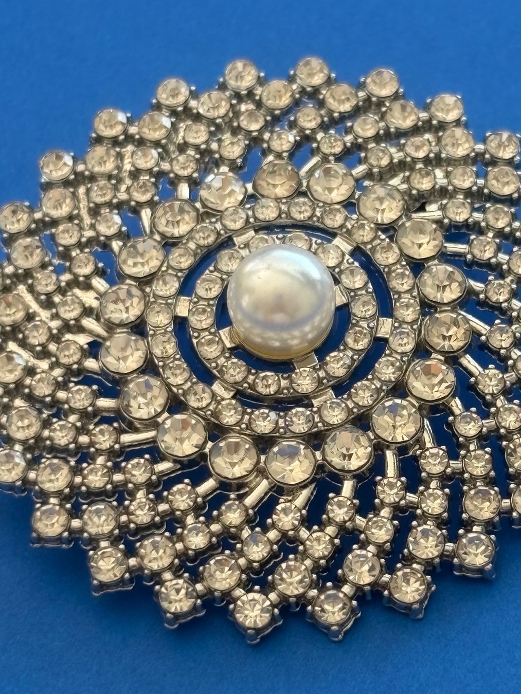 Broschen & Nadeln: Luxus Elegante  Brosche mit Kunstperlen Farbe: Silber – Neu (gemäss Beschreibung) aus Biel-Bienne von Roserosse13 1
