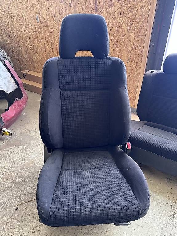 Subaru Tutti pezzi di ricambio auto: Subaru Impreza Sitze – Usato da Mühlethurnen venduto da Schmidts 1