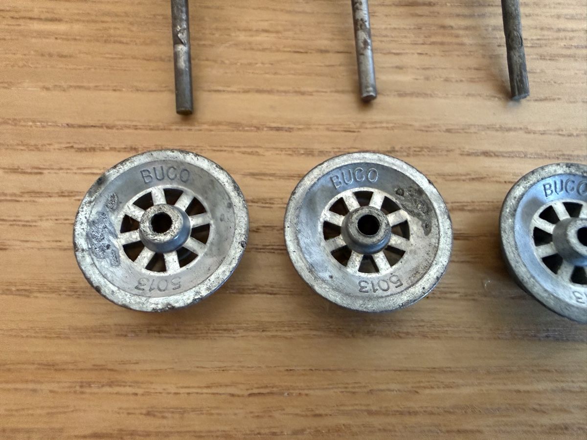 Buco Modellini di ferrovie: 6 Buco Vorlaufräder blank mit Achse – Usato da Amden venduto da vipernatter 4