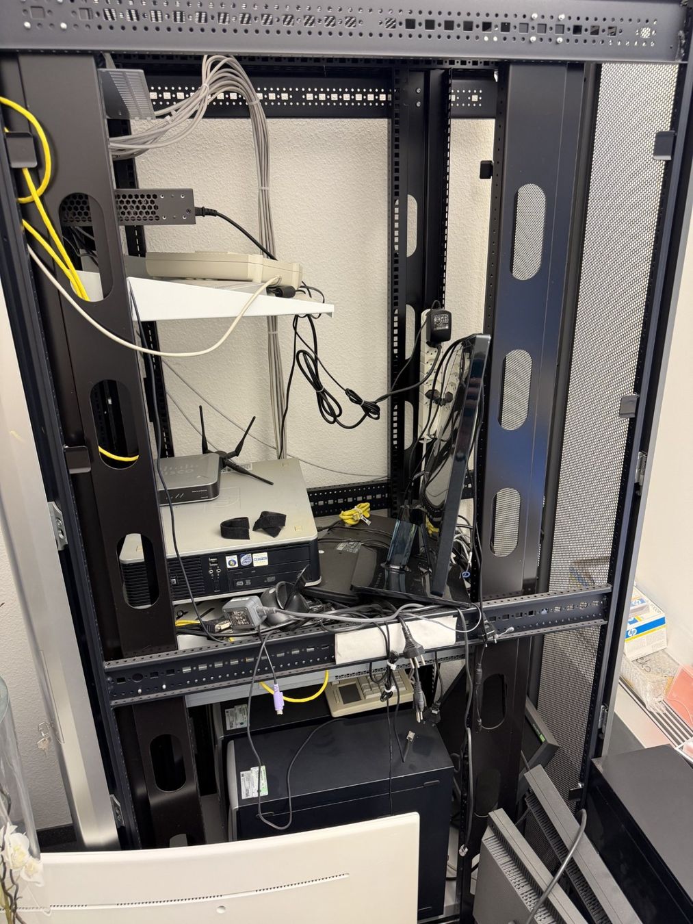 Racks & Cavalletti: Drucker, Server-Rack, Bildschirme – Usato da Baar venduto da sch_2q8r 3