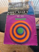 Langspielplatten 2 Stk. Beatles und Bee Gees