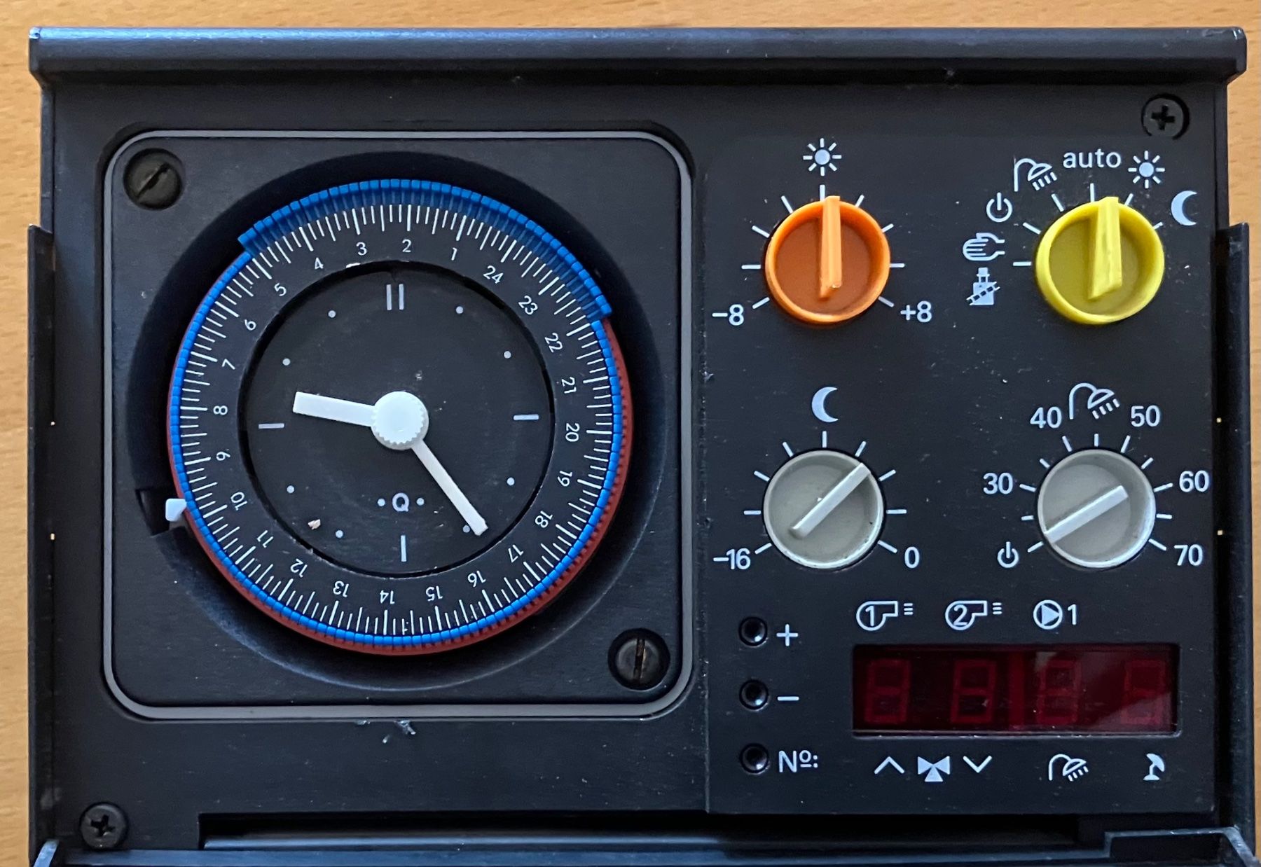 Hoval Radiatori: Hoval Regler Ecotesta RED – Usato da Amriswil venduto da HelloM