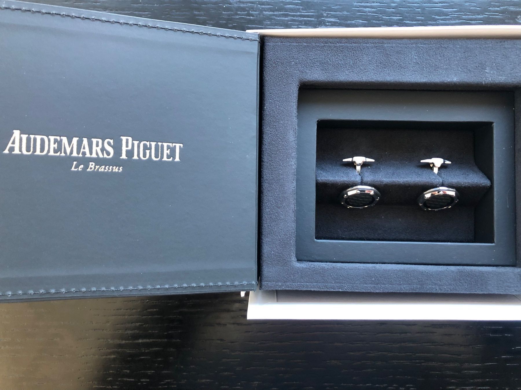Audemars Piguet Gemelli: Audemars Piguet Manschettenknöpfe schwarz – Usato da Horgen venduto da The_wave 2