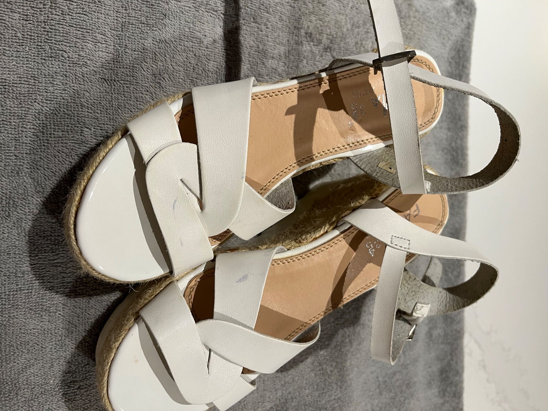 Damenschuhe: Sandalen weiss Gr. 37 mit hohem Absatz – Neu (gemäss Beschreibung) aus Hinwil von dire07 2