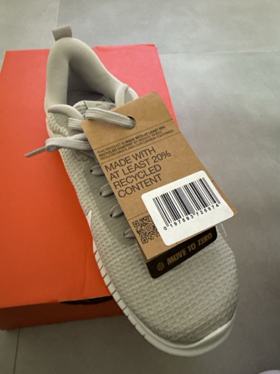 Nike Damenschuhe: Nike W Flex Experience RN 12 trainers EUR 37.5 – Neu und originalverpackt aus Lugano von MrVooDoo 4