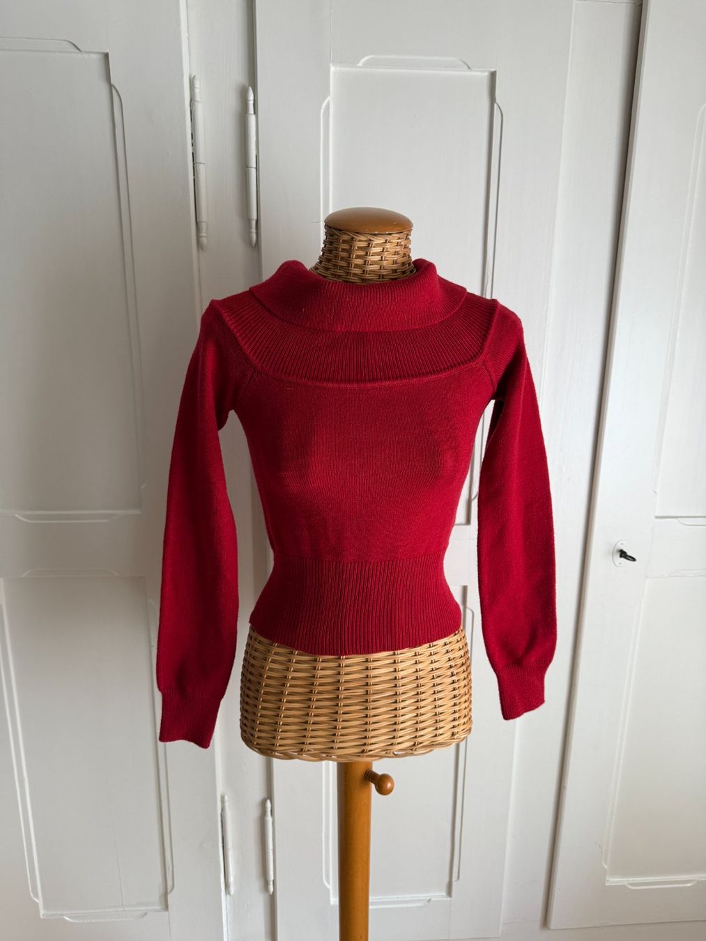Bershka Pullover & Sweatshirts: BERSHKA - Feinstrick Pullover rot XS – Gebraucht aus Zürich von Diazaio