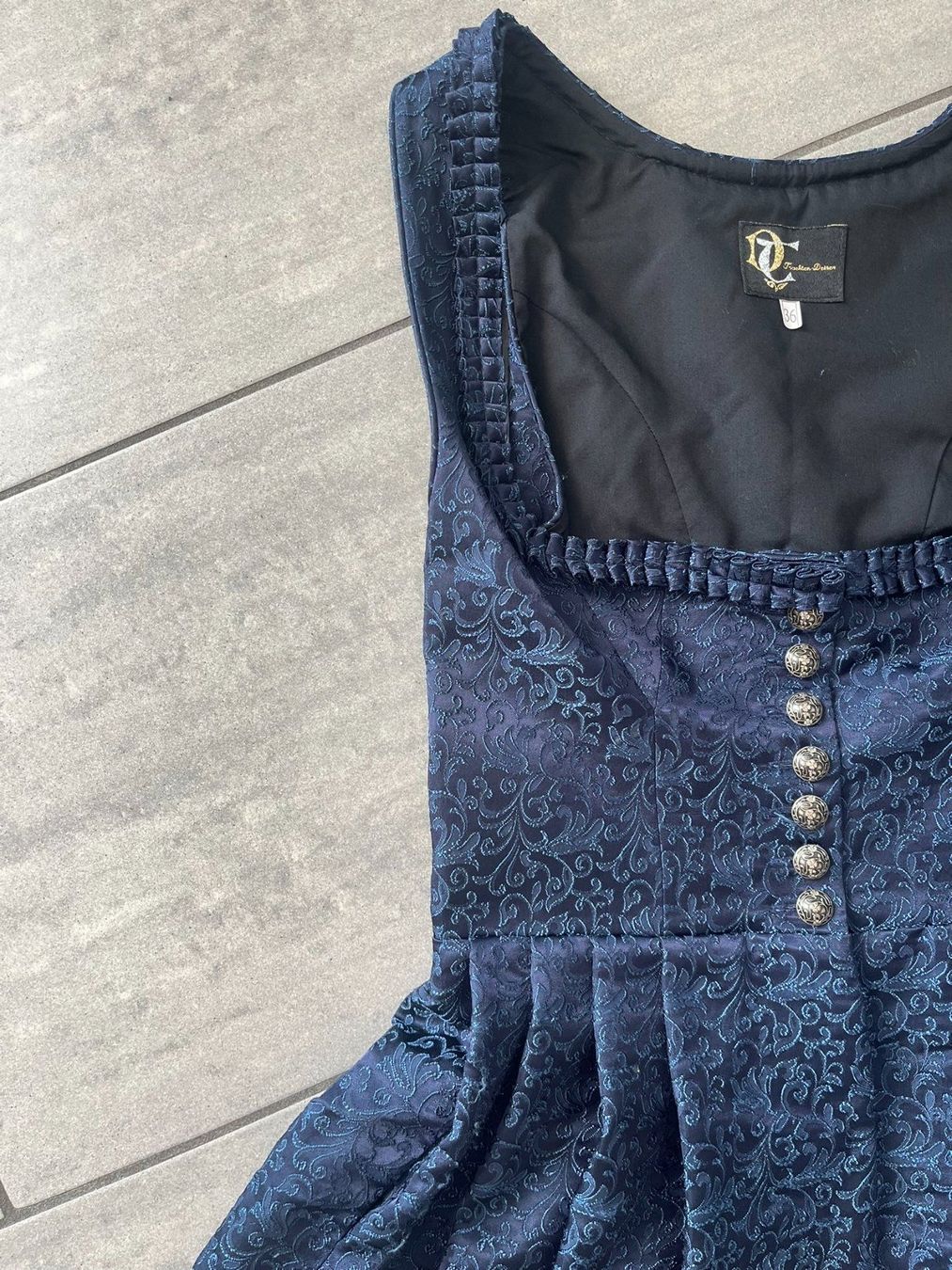 Costumi: TRACHTEN DEISER Dirndl + Schürze Blau – Nuovo (secondo la descrizione) da Otelfingen venduto da Denis_ZH 3
