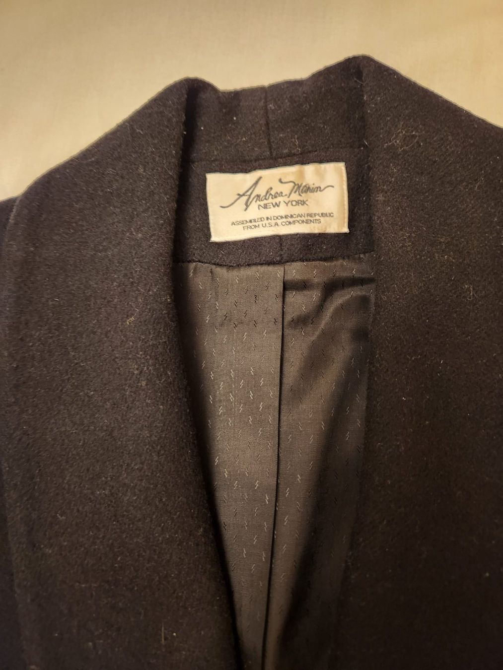 Cappotti: Elegant Black Wool Coat, Perfect for Winter – Usato da Dübendorf venduto da LoRi-2026 1