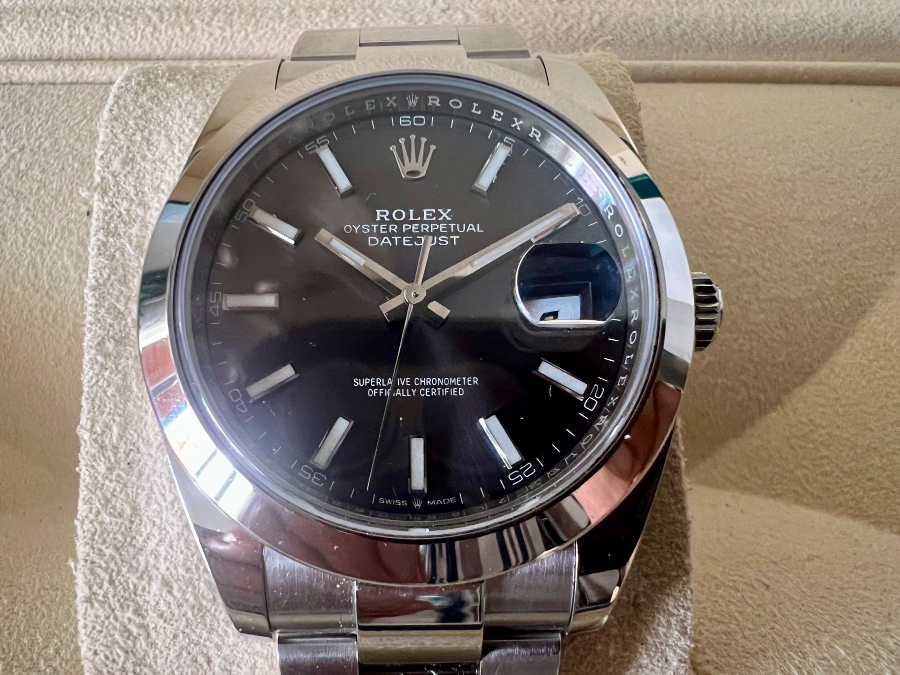 Rolex Uhren: ROLEX Datejust 41 Rhodium dial, Ref. 126300, Full Set 2019 – Neu (gemäss Beschreibung) aus Le Mont-sur-Lausanne von LycaGallery 2
